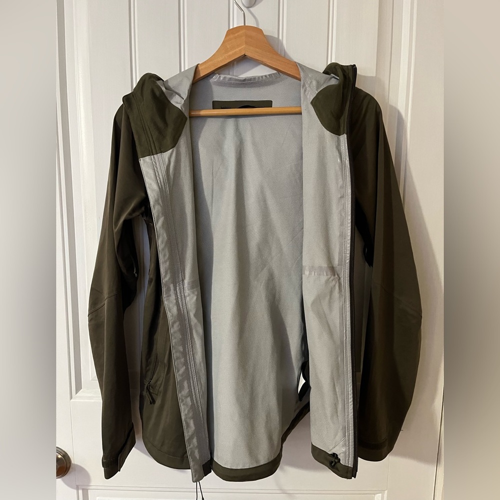 The North Face Rain Jacket - Picture 5 of 7